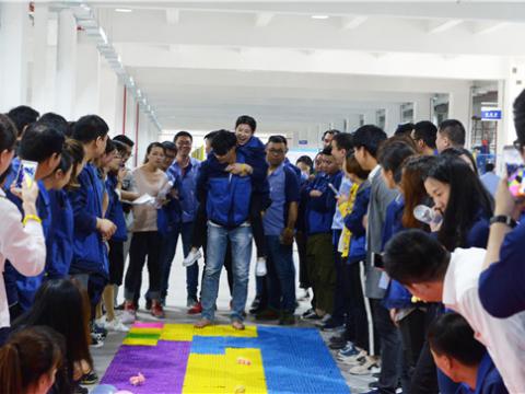 坚贞立志，，，，，，永葆精神，，，，，，勇猛领先，，，，，，不负青春