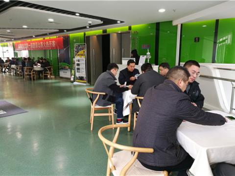 1066vip威尼斯股份第一届掼蛋角逐顺遂举行